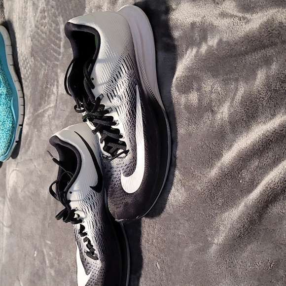 Ladies Nike Zoom - Picture 2 of 4